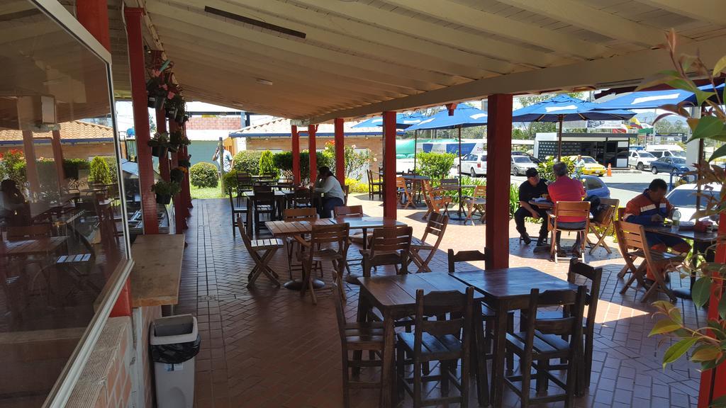 Hostal El Hangar Rionegro Eksteriør billede