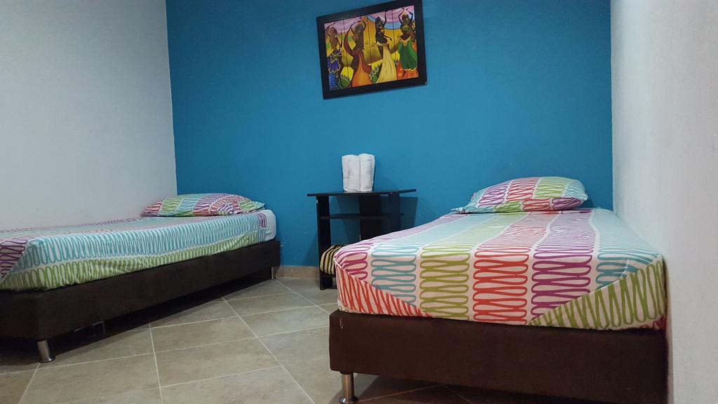 Hostal El Hangar Rionegro Eksteriør billede