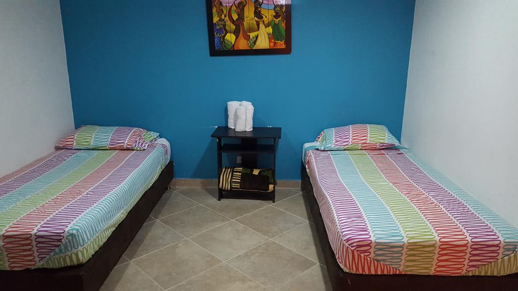 Hostal El Hangar Rionegro Eksteriør billede