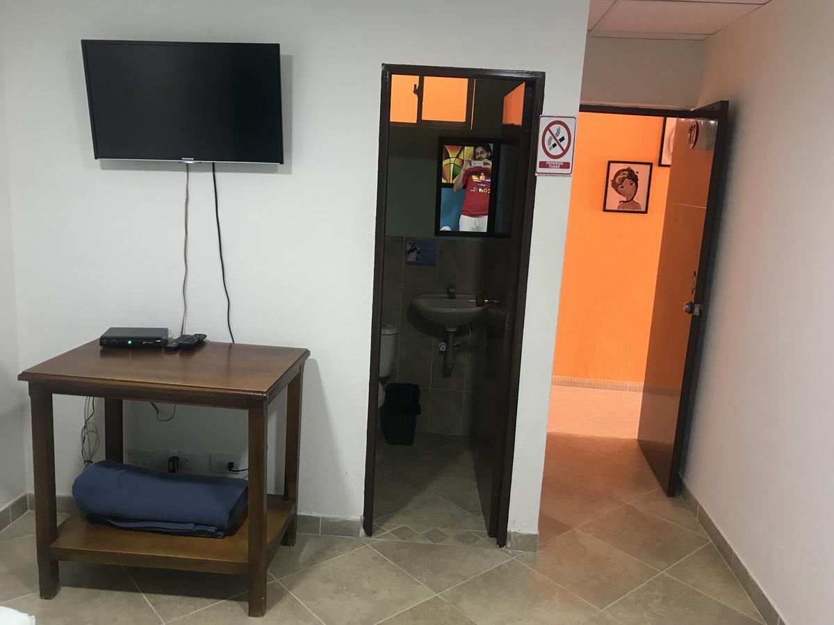 Hostal El Hangar Rionegro Eksteriør billede