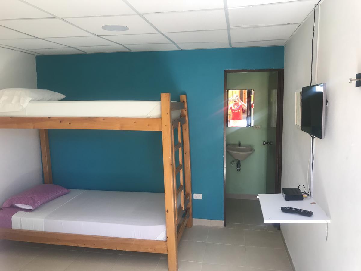 Hostal El Hangar Rionegro Eksteriør billede