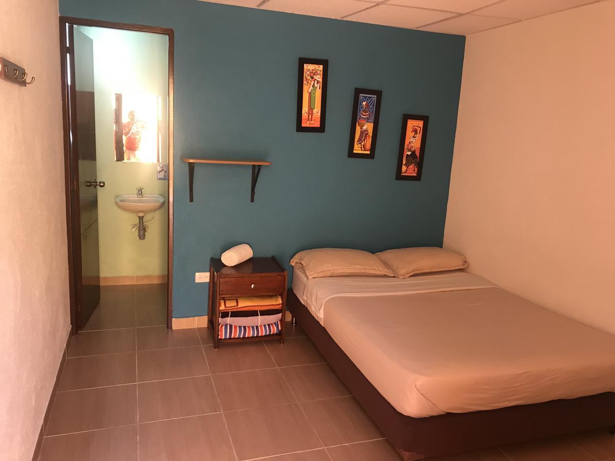 Hostal El Hangar Rionegro Eksteriør billede